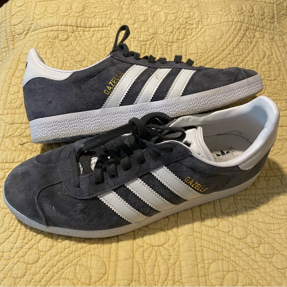 Mens Adidas Sambas Size 7.5 (Women’s 9-9.5). Suede blue with white stripes.